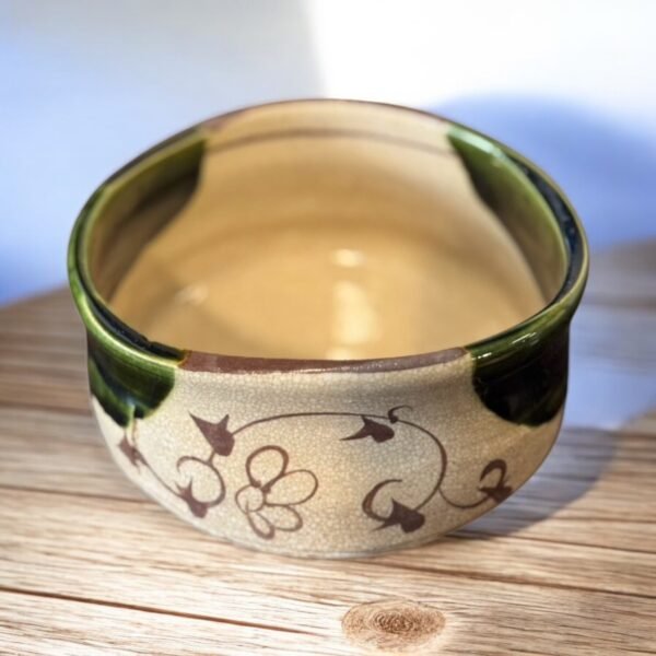 古董 古玩 收藏 織部燒茶碗 日本茶道茶碗 日本陶器推薦 不規則茶碗 侘寂風器皿 手工茶碗 日本陶藝收藏 日本美濃燒 日本茶道用具 日式茶碗推薦