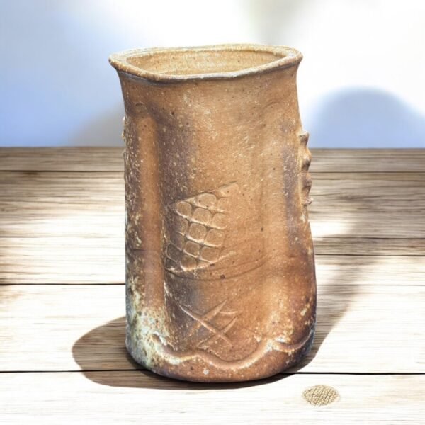 古董 古玩 收藏 拍賣 花器 室內擺設 茶道 伊賀燒花器 久仁光陶藝 小林久仁光作品 日本陶藝收藏 昭和陶藝圖鑑,侘寂風格陶器 日本花器拍賣 手工陶藝花瓶 日本供箱陶器 伊賀燒藝術品