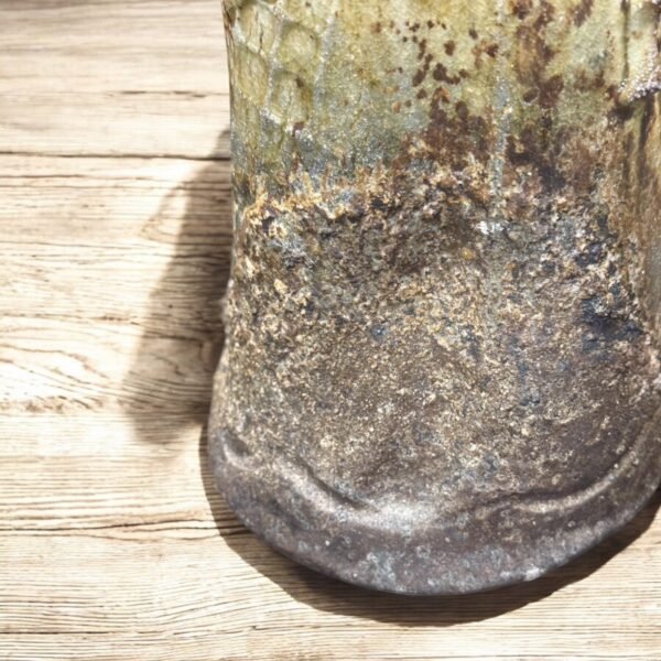 古董 古玩 收藏 拍賣 花器 室內擺設 茶道 伊賀燒花器 久仁光陶藝 小林久仁光作品 日本陶藝收藏 昭和陶藝圖鑑,侘寂風格陶器 日本花器拍賣 手工陶藝花瓶 日本供箱陶器 伊賀燒藝術品