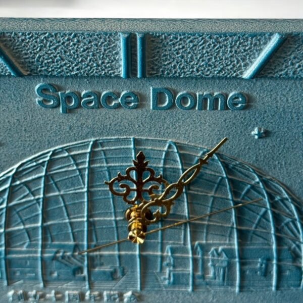 古董 古玩 收藏 昭和紀念時鐘 日本鑄鐵古物 日本老鐘收藏 Space Dome 時鐘 日本昭和時代工藝 昭和企業紀念品 鑄鐵桌鐘 工業風復古時鐘 日本懷舊風家飾 未使用昭和古董