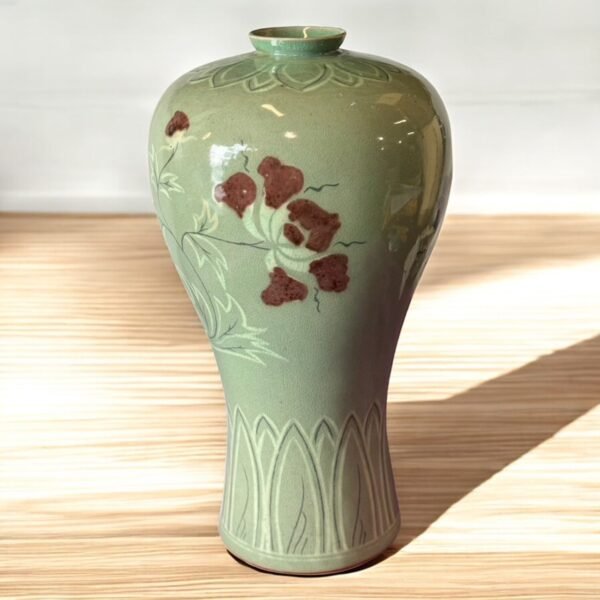 古董 古玩 收藏 花器 高麗青瓷 青瓷花瓶 仿古陶藝 日本古物拍賣 東亞陶瓷藝術 宋代耀州窯風格 青瓷藝術收藏 陶瓷仿古花器 傳統工藝陶器 現代結合傳統陶瓷 室內裝飾