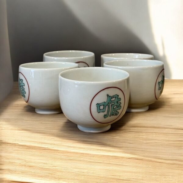 古董 古玩 收藏 拍賣 九谷燒茶具 日本茶道具 漢字茶杯 日式茶杯組 木胎漆托盤 日本未使用茶具 日本古物收藏 和風茶具組 日本陶瓷藝術 昭和時期茶具