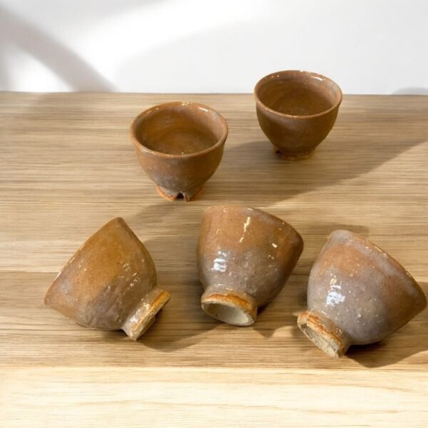 古董 古玩 收藏 拍賣 日本萩燒茶杯 侘寂風陶杯 柴燒陶器茶具 手工拉胚茶盞 日本茶道器具 日式陶杯組 日本手作茶器 萩燒五入組 傳統柴燒茶杯 日本茶文化陶瓷