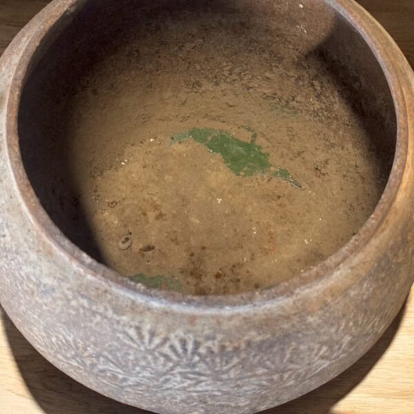 古董 古玩 收藏 拍賣 日本鑄鐵釜 老件鐵壺 日本茶道鐵器 和風鑄鐵壺 侘寂風茶道具 古物鑄鐵壺 日本補修茶釜 鑄鐵壺擺飾 日本鐵釜收藏 日本茶道老件