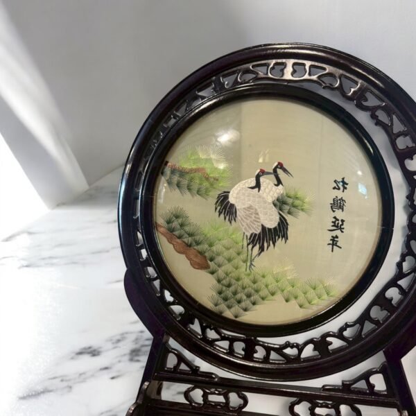 古董 古玩˙ 收藏 拍賣 中國刺繡屏風 松鶴延年擺飾 雙面刺繡藝術 中式傳統工藝 中國手工藝品 中式吉祥圖案 古典屏風擺設 刺繡收藏精品 錦盒刺繡禮品 中式祝壽禮物