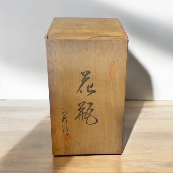 古董 古玩 收藏 拍賣 花瓶 日本西峰花器 描金瓷器 日本彩繪陶瓷 東洋花瓶收藏 和風花器 日式供箱陶瓷 日本古董花瓶 日本開片瓷器 吉祥圖案花器 傳統工藝陶瓷