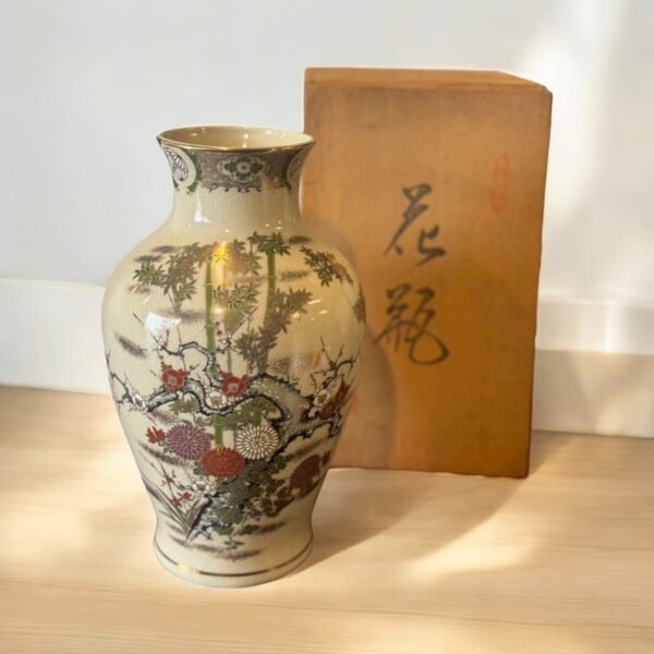 古董 古玩 收藏 拍賣 花瓶 日本西峰花器 描金瓷器 日本彩繪陶瓷 東洋花瓶收藏 和風花器 日式供箱陶瓷 日本古董花瓶 日本開片瓷器 吉祥圖案花器 傳統工藝陶瓷