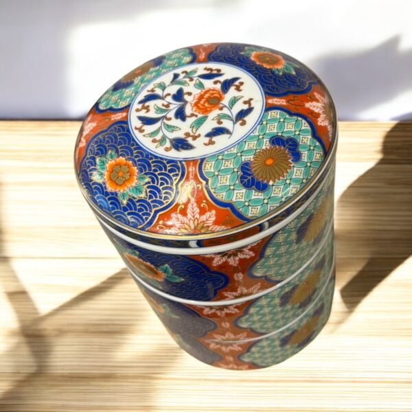 古董 古玩 收藏 白峯窯 日本瓷器重箱 三段菓子盒 日本赤繪陶瓷 金彩花鳥圖樣 昭和時期瓷器 日式節慶器皿 日本瓷器收藏 傳統吉祥紋樣 日式收納重箱