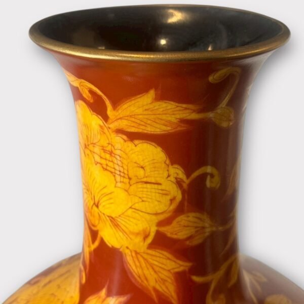 古董 古玩 古物收藏 日本花器 瑞香款陶器 手繪陶瓶 紅底黃花花瓶 昭和時期陶器 日本古董花瓶 和風插花瓶 日式陶藝收藏 傳統陶瓷擺飾 古董裝飾花器