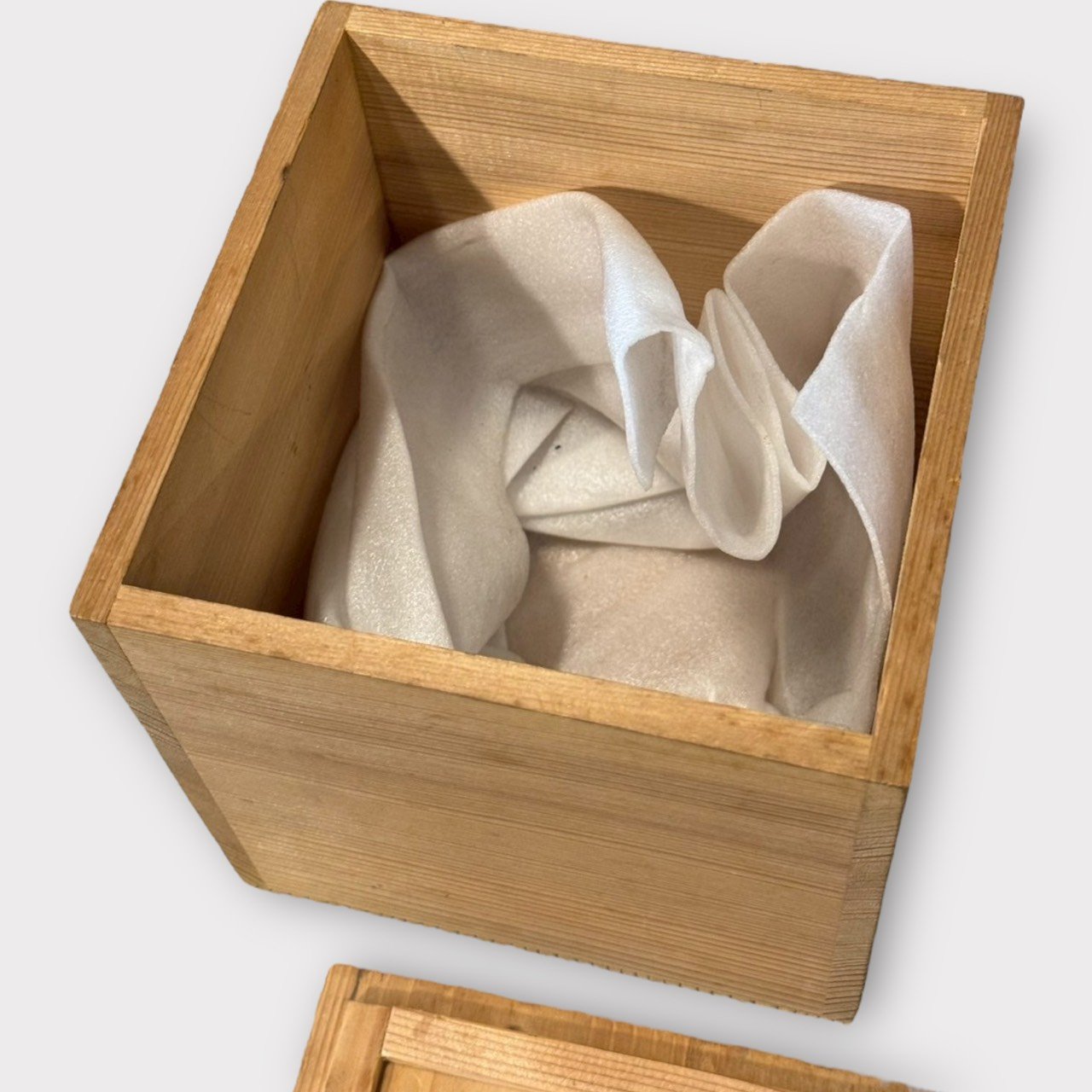 古董 古玩 古物收藏 日本赤釉唐獅子 日本古董擺件 赤釉工藝 昭和老件 風水擺設 唐獅子收藏 日本古物推薦 護宅靈獸 日本陶器雕塑 附木箱老物件