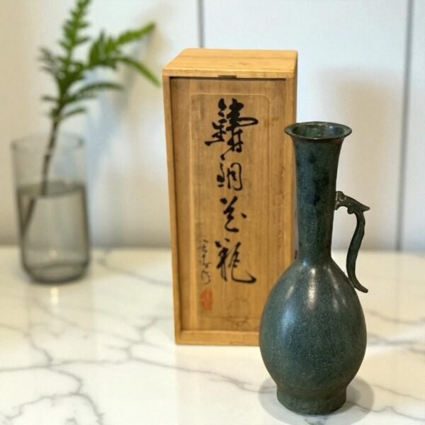 古董 古玩 古物收藏 拍賣 一輪生銅花器 日本銅器 日本古董花器 日式插花花器 東方藝術擺飾 禪風居家擺設 日本花道用具 實心銅器 日本工藝品收藏 茶道空間擺設