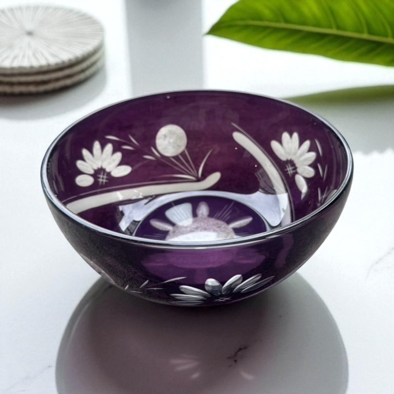 古董 古玩 古物收藏 拍賣 日本江戶切子 葡萄紫玻璃碗 日式甜點碗 手工切割玻璃 草花雕刻圖案 高雅餐具 日式餐桌擺設 玻璃工藝收藏 甜點水果碗 日式婚禮禮品