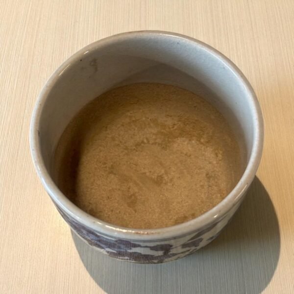 古董 古玩 古物收藏 拍賣 日本老件青花碗 日本手繪青花杯 釉下彩花枝紋 老件茶杯湯吞 日式多用途小碗 青花瓷收藏 日本古董食器 日式餐桌擺盤 日本茶席用杯 老件和風餐具