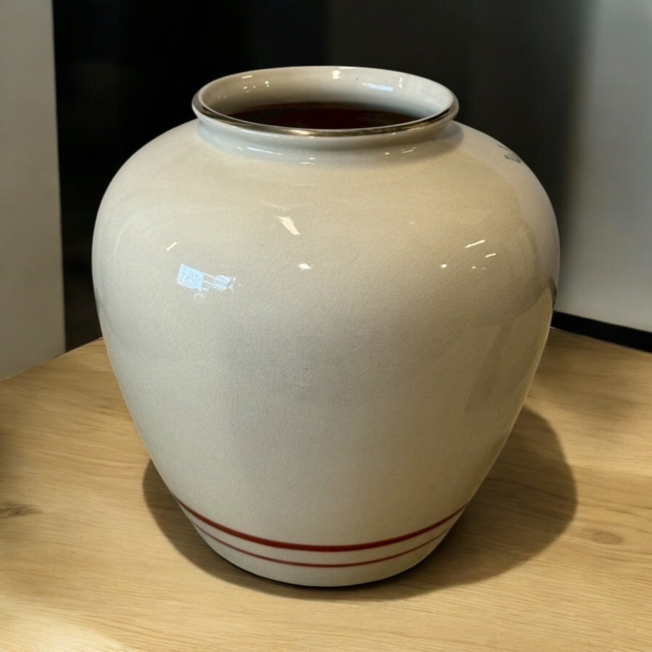 古董 古玩 古物收藏 拍賣 九谷燒花器 孔雀牡丹圖案 日本陶瓷工藝 手繪色繪花瓶 吉祥寓意擺飾 日式家居裝飾 開片釉面收藏 富貴榮華禮品 和風空間擺設 中式日式混搭裝飾