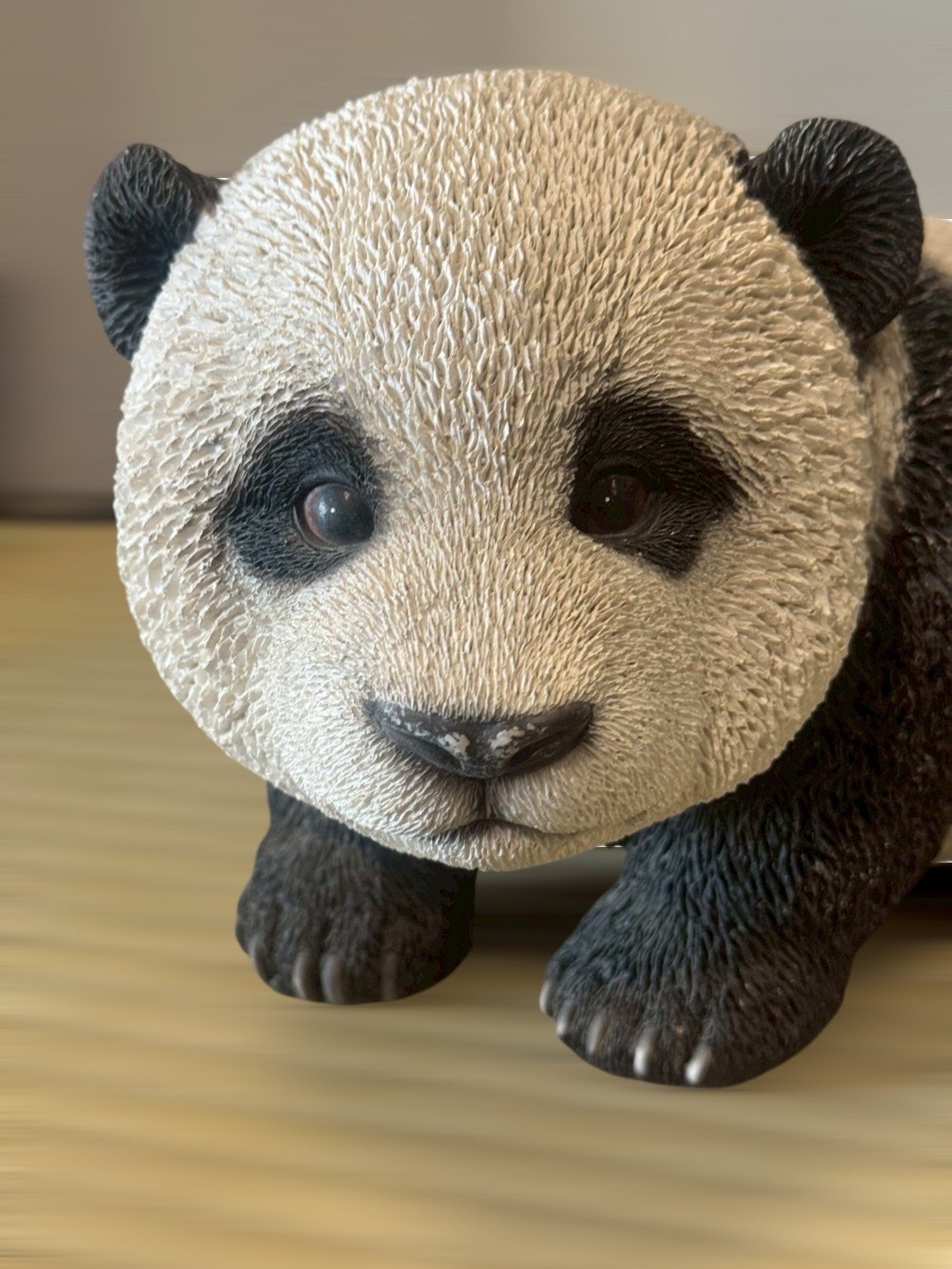 古董 古物收藏 拍賣 熊貓造型擺飾 熊貓工藝品 熊貓雕刻裝飾 樹脂石粉擺件 和平吉祥擺飾 動物造型收藏品 家居辦公裝飾 東方文化禮品 熊貓祥瑞象徵 精緻手工雕刻