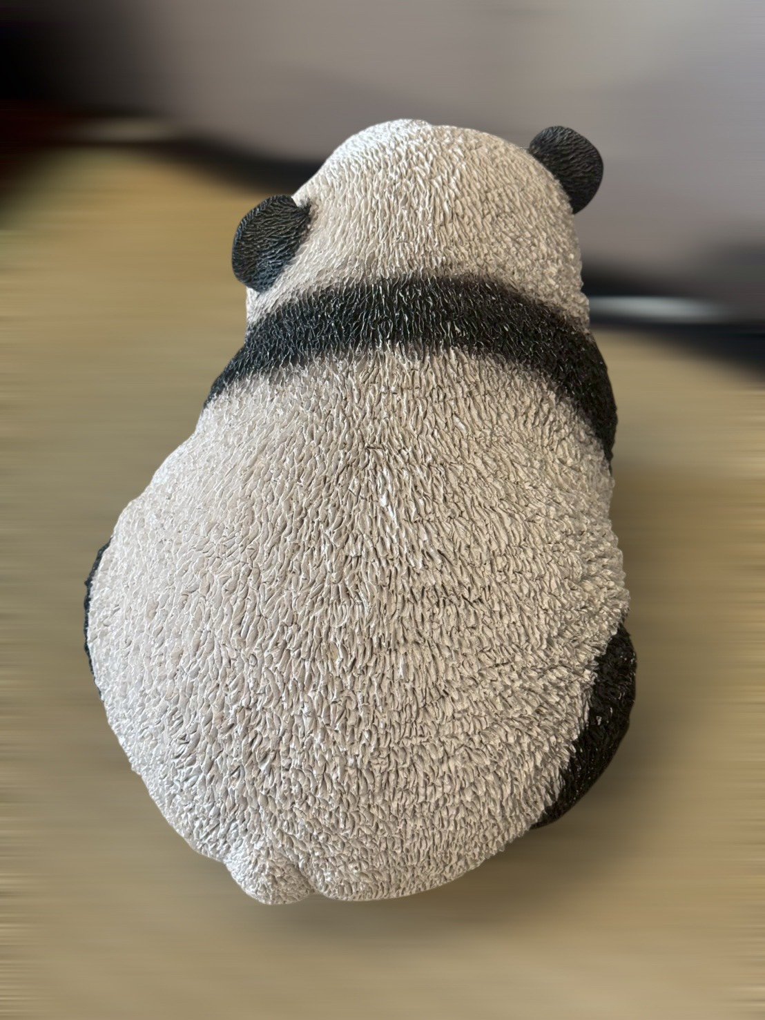 古董 古物收藏 拍賣 熊貓造型擺飾 熊貓工藝品 熊貓雕刻裝飾 樹脂石粉擺件 和平吉祥擺飾 動物造型收藏品 家居辦公裝飾 東方文化禮品 熊貓祥瑞象徵 精緻手工雕刻