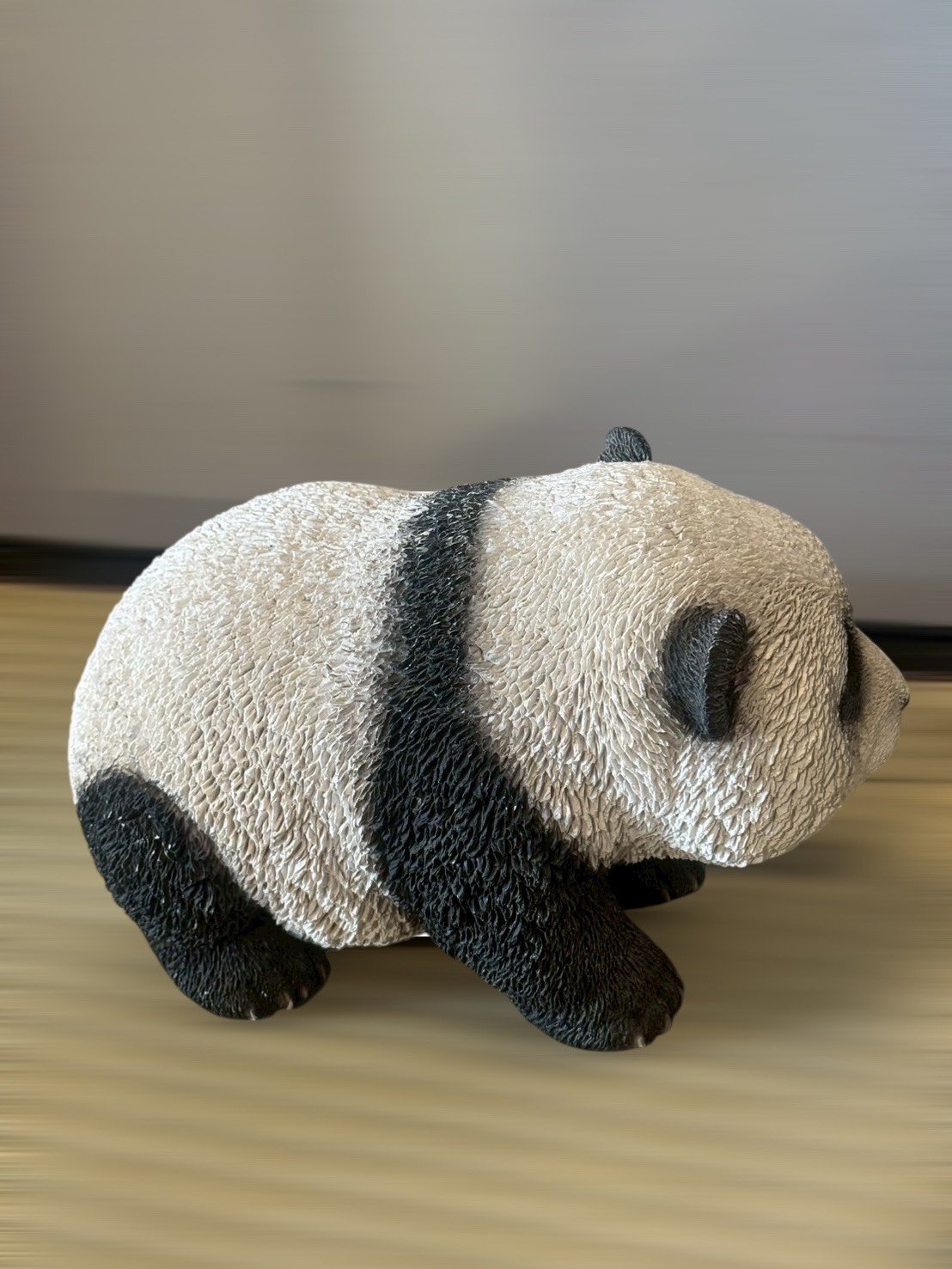 古董 古物收藏 拍賣 熊貓造型擺飾 熊貓工藝品 熊貓雕刻裝飾 樹脂石粉擺件 和平吉祥擺飾 動物造型收藏品 家居辦公裝飾 東方文化禮品 熊貓祥瑞象徵 精緻手工雕刻