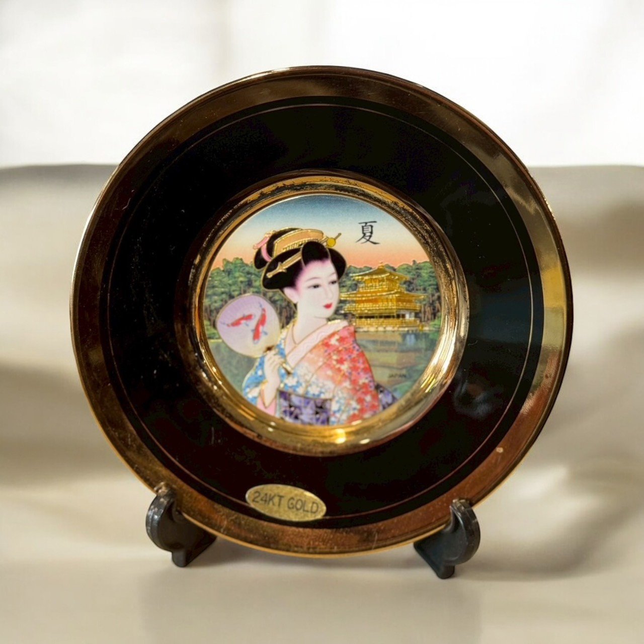 古董 古玩 古董收藏 日本彫金裝飾盤 Chokin工藝 24K金邊裝飾盤 昭和平成紀念品 日本金工藝術 和風美人圖盤 日本外銷工藝品 收藏級紀念盤 日本傳統裝飾藝術 和室擺設推薦