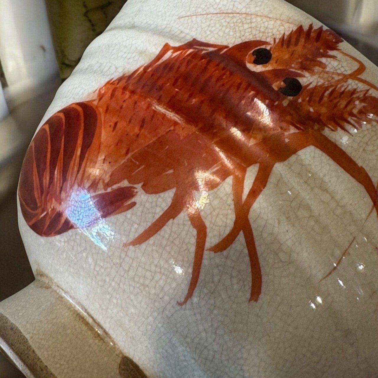 古董 古玩 古董收藏 開運小物 昭和期陶碗 日本手繪陶碗 伊勢海老圖陶器 日本吉祥餐具 手繪開片陶碗 和風飯碗推薦 日本昭和古董碗 吉祥宴席餐具 收藏級日式陶碗 日本傳統陶藝