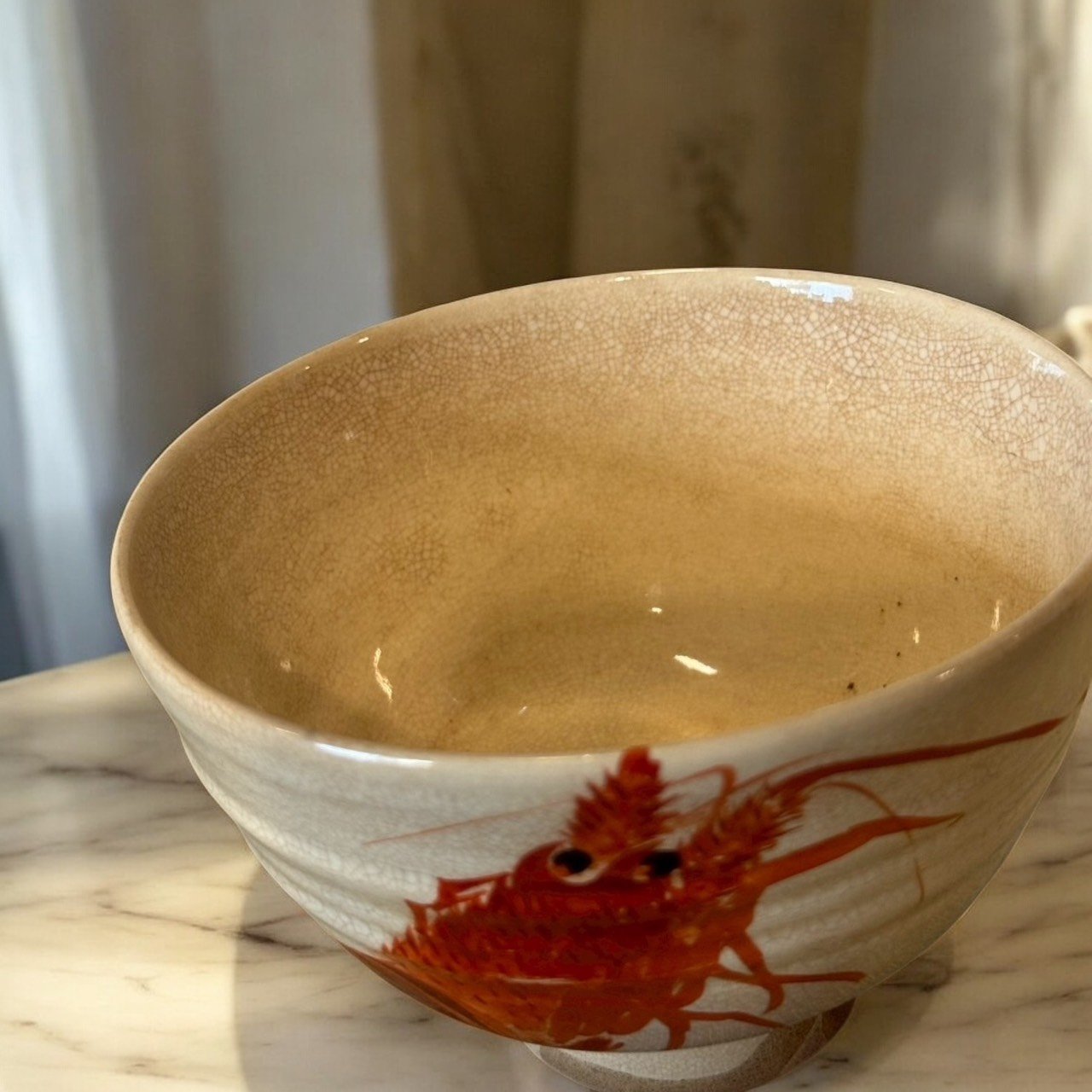 古董 古玩 古董收藏 開運小物 昭和期陶碗 日本手繪陶碗 伊勢海老圖陶器 日本吉祥餐具 手繪開片陶碗 和風飯碗推薦 日本昭和古董碗 吉祥宴席餐具 收藏級日式陶碗 日本傳統陶藝