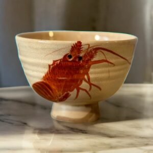 古董 古玩 古董收藏 開運小物 昭和期陶碗 日本手繪陶碗 伊勢海老圖陶器 日本吉祥餐具 手繪開片陶碗 和風飯碗推薦 日本昭和古董碗 吉祥宴席餐具 收藏級日式陶碗 日本傳統陶藝