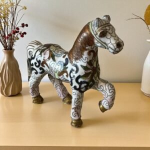 古董 古玩 古物收藏 日本景泰藍小馬 日本七寶燒擺件 掐絲琺瑯工藝 昭和金工藝術 和風吉祥擺飾 馬到成功禮品 日本古物收藏 昭和時代藝術品 琺瑯動物雕塑 日式室內裝飾