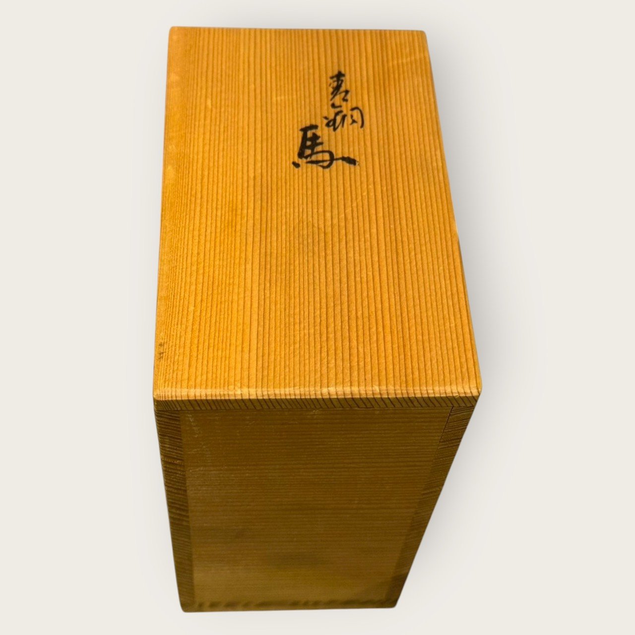 古董 古玩 收藏 大行日本藝術倉儲 日本鑄銅馬 昭和金工藝術 銅製馬雕像 褐銅包漿擺飾 日本古物收藏 昭和時代工藝 日本木供箱 馬到成功擺件 和風書房擺設 東方藝術雕塑