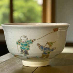 古董 古玩 收藏 日本萩燒茶碗 昭和童趣茶碗 放風箏童子圖 日式手繪陶碗 萩燒七變化 和風甜品碗 日本民藝陶器 茶席用茶碗 日本手作陶藝 大行日本藝術倉儲