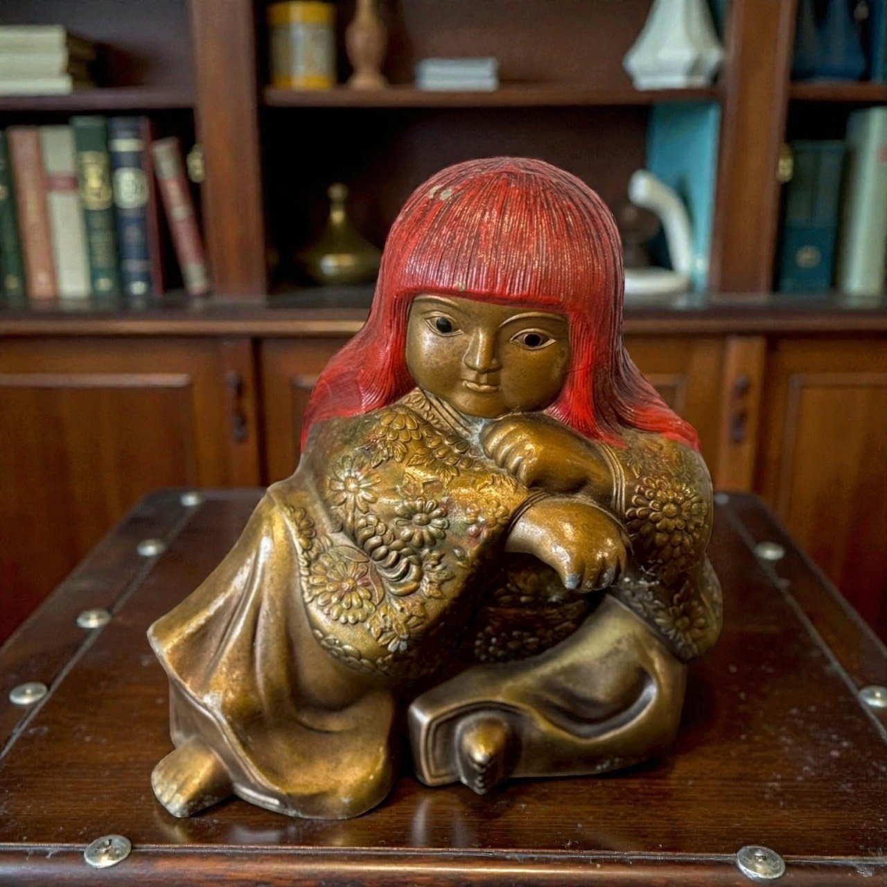 古董 古玩 收藏 大行日本藝術倉儲 日本昭和銅雕 紅髮童子像 青銅合金雕像 手繪彩漆和服 日式人物雕塑 昭和時代藝術品 老件銅像收藏 和風擺設擺件 玄關端景擺飾 日本古物雕像