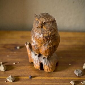 古董 收藏 大行日本藝術倉儲 日本手作木雕 日本木雕貓頭鷹 日式木雕擺飾 日本古物木雕 原木貓頭鷹擺飾 侘寂風木雕 玄關擺飾木雕 店面櫃台擺飾 日本風居家擺飾 木雕藝術擺件 居家風水 室內設計