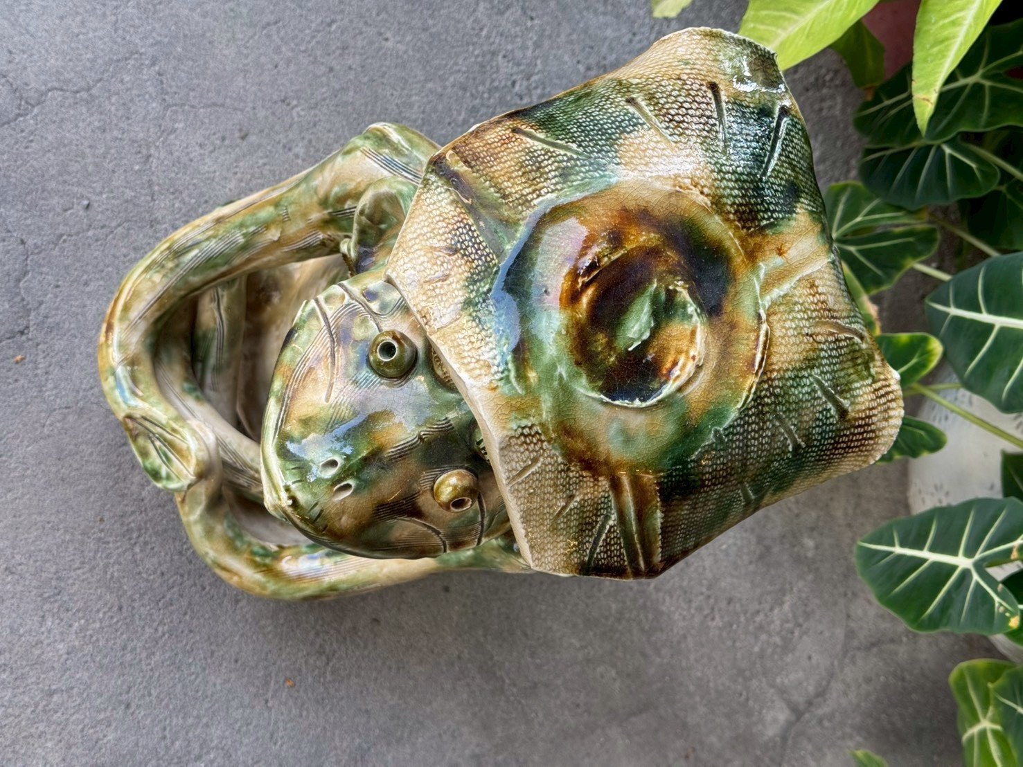 古董 古玩 收藏 大行日本藝術倉儲 日本昭和期河童擺件 河童陶製擺飾 日本妖怪陶偶 昭和復古陶器擺件 日本民藝陶製擺飾 河童立體雕塑 和風角色擺件 居酒屋裝飾擺件 日式店面佈置公仔 昭和風收藏擺件