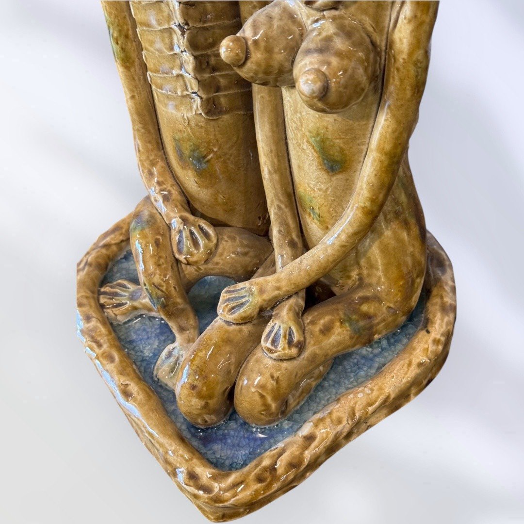 古董 古玩 收藏 大行日本藝術倉儲 日本昭和期河童擺件 雙人河童陶藝 河童陶製雕塑 日本妖怪陶偶 昭和復古陶藝擺件 日本民藝陶製擺飾 和風妖怪擺件 居酒屋裝飾擺件 日式店面佈置公仔 昭和風收藏擺件