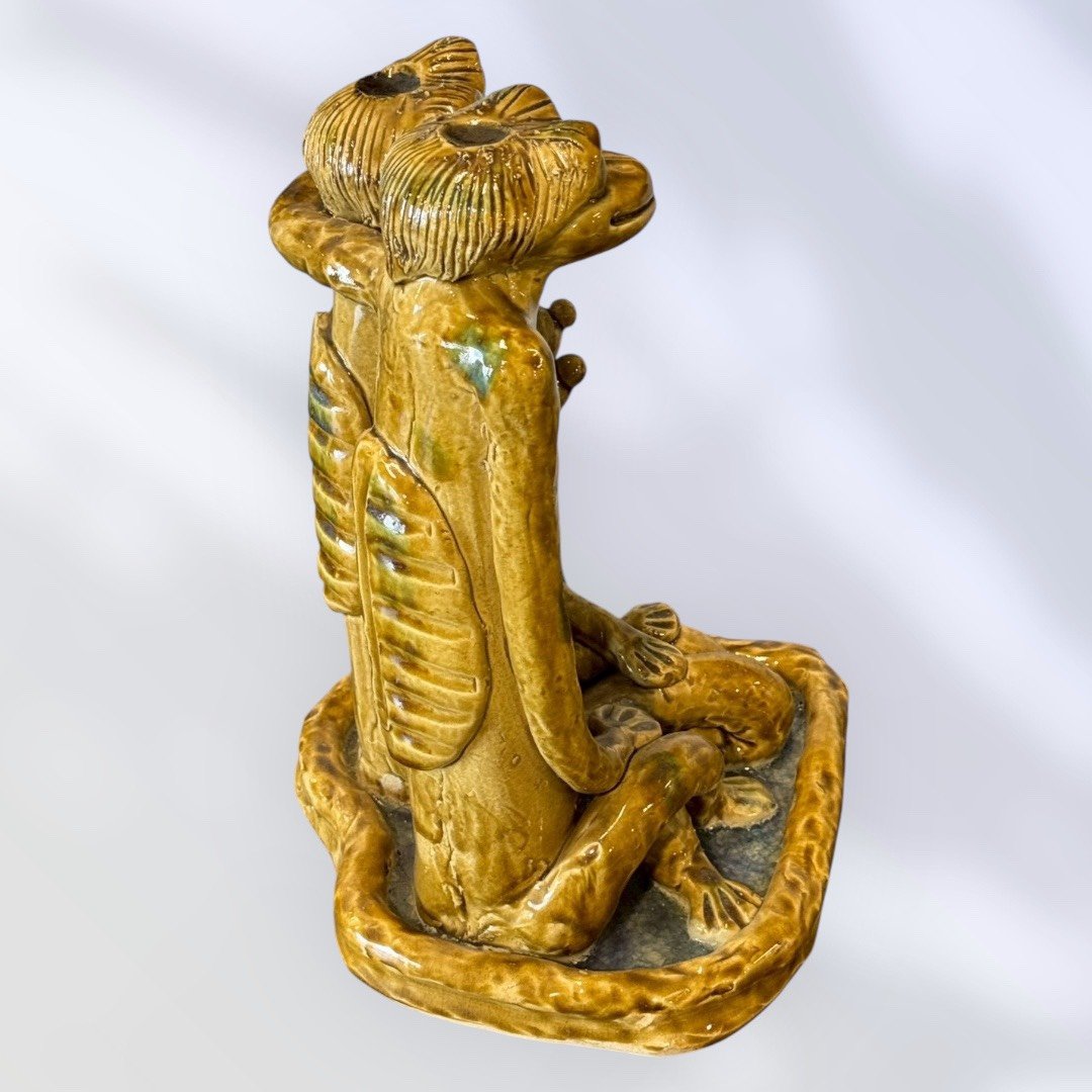 古董 古玩 收藏 大行日本藝術倉儲 日本昭和期河童擺件 雙人河童陶藝 河童陶製雕塑 日本妖怪陶偶 昭和復古陶藝擺件 日本民藝陶製擺飾 和風妖怪擺件 居酒屋裝飾擺件 日式店面佈置公仔 昭和風收藏擺件