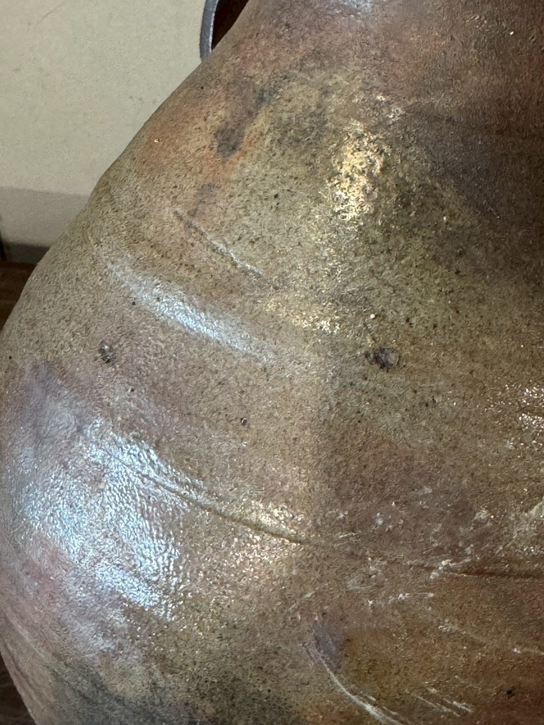 古董 古玩 收藏 大行日本藝術倉儲 日本備前燒花器 備前燒雙耳花瓶 日本古陶花器 備前燒侘寂花瓶 日本花道花器 備前燒端景花瓶 附供箱花器 日本茶道花器 日式玄關端景花瓶 古物花器收藏