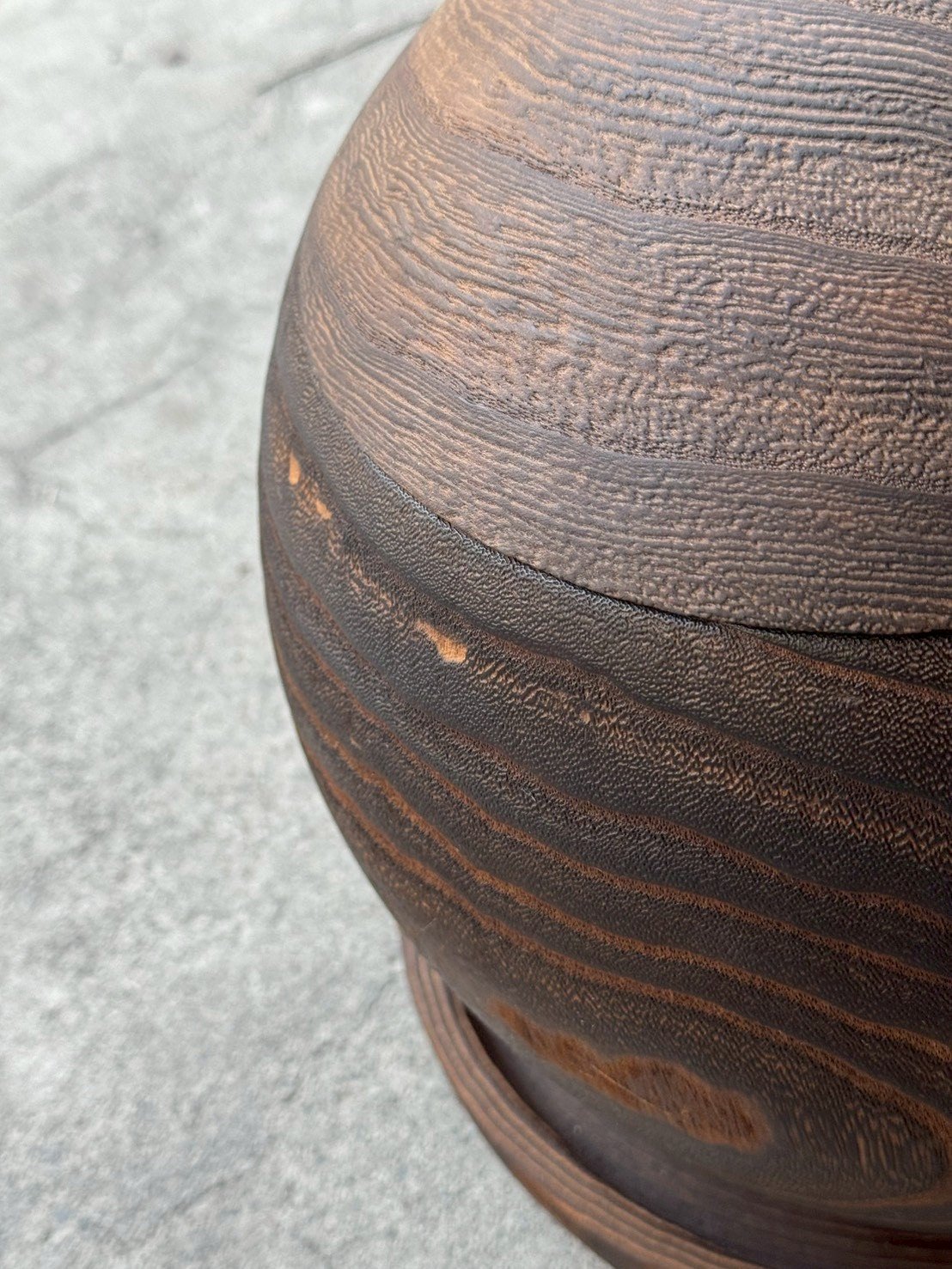 古董 古玩 收藏 大行日本藝術倉儲 日本昭和期火鉢 梧桐木火鉢 日式木製火鉢 昭和老件木作 和室擺設器物 日本古物火鉢 侘寂風居家佈置 日式茶席道具 含銅膽火鉢 日式復古家居收藏