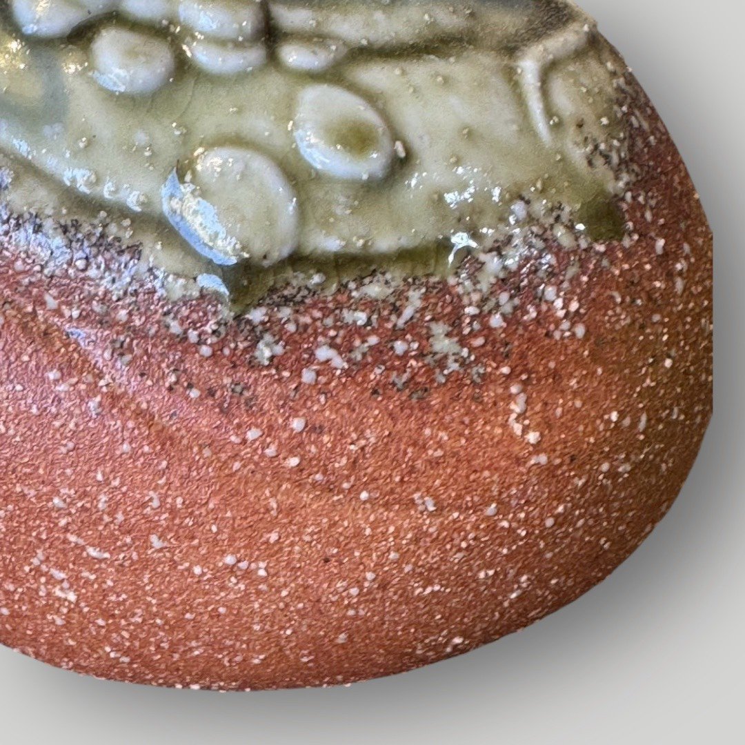 大行日本藝術倉儲 古董 收藏 拍賣 日本信樂燒花器 招財鼠福袋置物 侘寂風陶器選物 信樂燒緋色陶瓶 日本六大古窯收藏 居家開運招財擺件 職人手作民藝花瓶 鼠年吉祥風水裝飾 和室空間陳設藝品 質感新居入厝禮