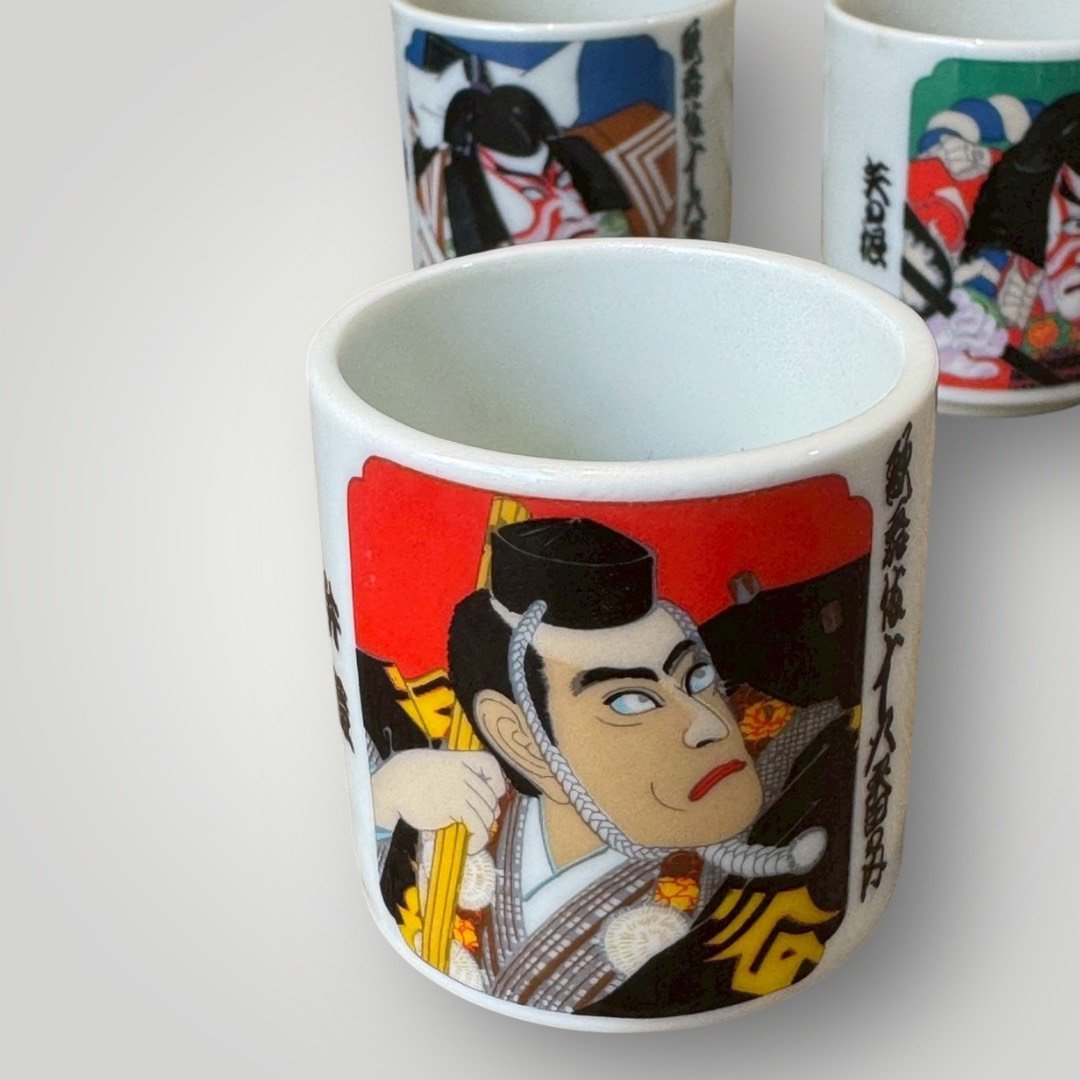 大行日本藝術倉儲 古董 收藏 拍賣 日本歌舞伎十八番 昭和復古湯吞杯 浮世繪風格酒杯 歌舞伎臉譜收藏 日式陶瓷茶杯組 昭和名藝選物 日本戲劇裝飾品 居酒屋風水擺飾 清酒杯一口杯 日本文化收藏禮品