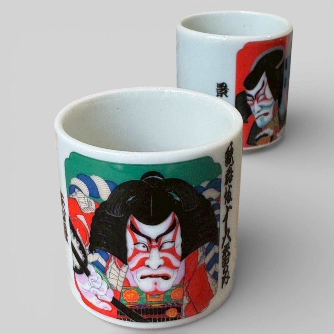 大行日本藝術倉儲 古董 收藏 拍賣 日本歌舞伎十八番 昭和復古湯吞杯 浮世繪風格酒杯 歌舞伎臉譜收藏 日式陶瓷茶杯組 昭和名藝選物 日本戲劇裝飾品 居酒屋風水擺飾 清酒杯一口杯 日本文化收藏禮品