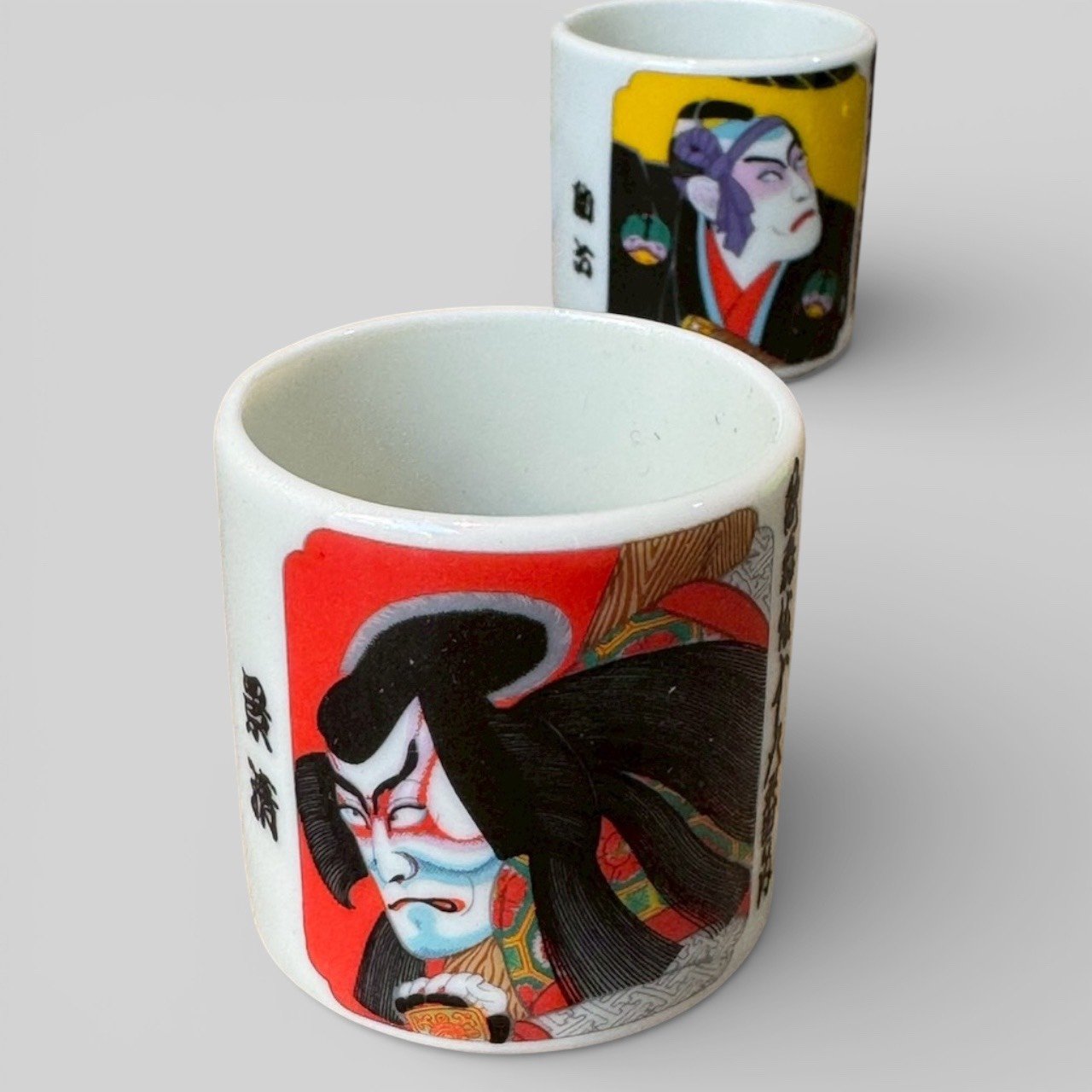 大行日本藝術倉儲 古董 收藏 拍賣 日本歌舞伎十八番 昭和復古湯吞杯 浮世繪風格酒杯 歌舞伎臉譜收藏 日式陶瓷茶杯組 昭和名藝選物 日本戲劇裝飾品 居酒屋風水擺飾 清酒杯一口杯 日本文化收藏禮品