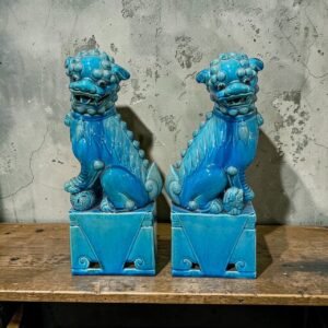 大行日本藝術倉儲 古董 收藏 日本古物 孔雀藍釉獅一對 鎮宅唐獅子 傳統左雄右雌獅 藍釉陶瓷開運擺飾 居家玄關風水獅 高端陶瓷守護獸 辦公室鎮宅寶物 中式古典軟裝精品 18000元珍藏瓷器 招財納福藍釉獅