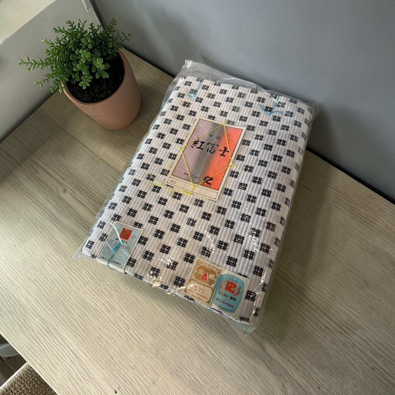 大行日本藝術倉儲 古董 收藏 日本古物 日本紅富士手拭巾 經典井字紋棉巾 昭和復古織物老件 日本傳統手拭掛軸 100%純棉和風長巾 日式茶席裝飾布 井字圖騰寓意 日本生活美學雜貨 手作和布素材 庫存新品手拭收藏