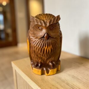 大行日本藝術倉儲 古董 收藏 日本古物 日本木雕貓頭鷹 不苦勞開運置物 昭和民藝木刻 森林守護神擺飾 北海道風格木雕 招財納福福來郎 實木一刀雕工藝 居家玄關風水擺件 智慧長壽象徵物 高質感實木古玩