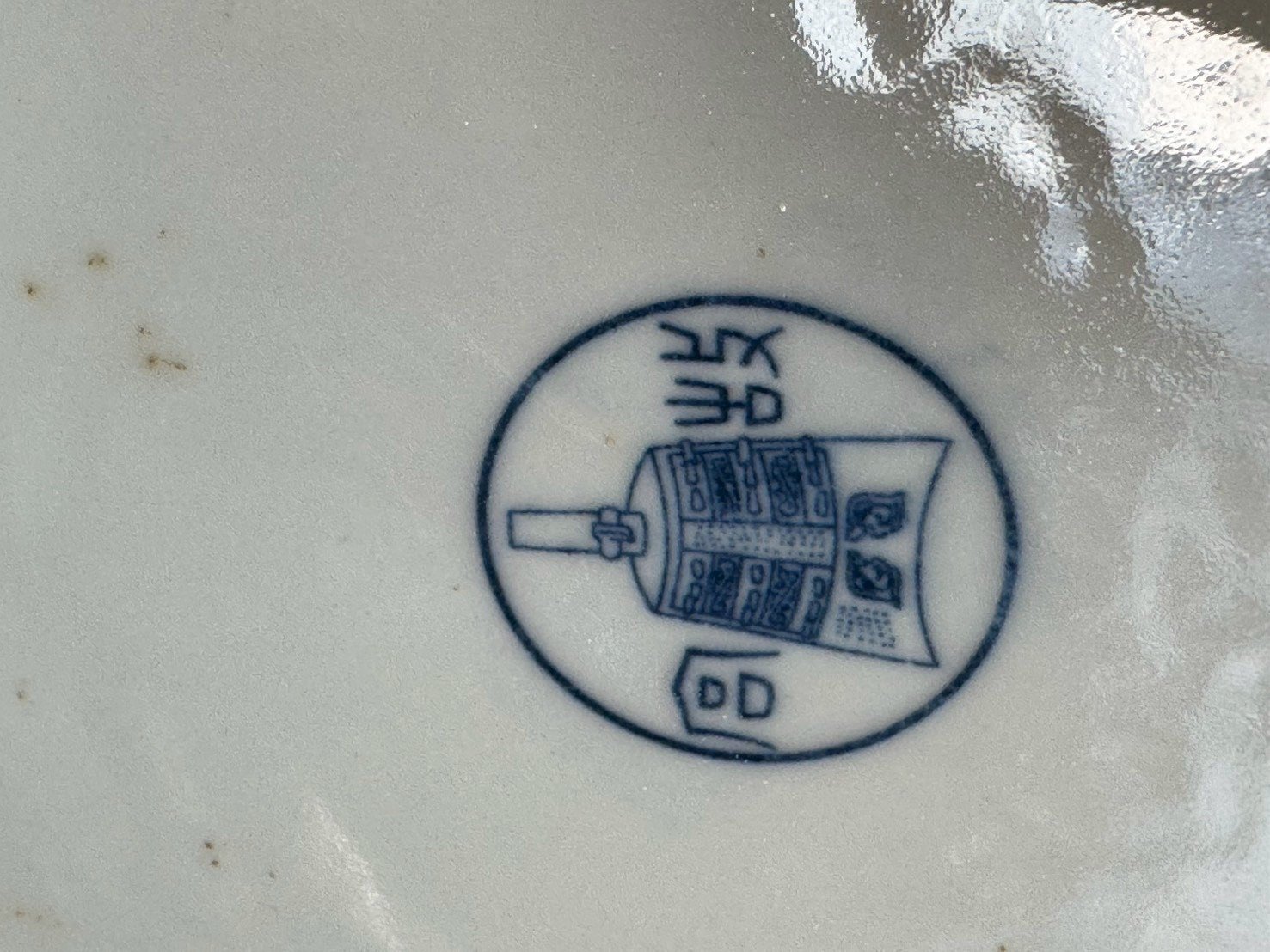 大行日本藝術倉儲 古董 收藏 日本古物 日本青花大瓶 五爪雲龍天球瓶 鐘形落款瓷器 辦公室鎮宅龍紋瓶 46公分大型青花瓷 頂級龍騰九霄裝飾 豪宅玄關風水瓶 職人手繪龍紋藝術 古董青花收藏精品 事業步步高升贈禮