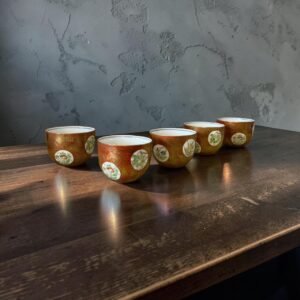 日本有田燒 瑞泉製茶碗 日本汲出碗 有田燒茶杯 草花紋茶碗 金彩日本茶器 五客茶碗組 日本陶瓷茶具 日式茶席茶具 日本老件茶器 古董 古物 收藏 大行日本藝術倉儲
