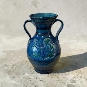 歐洲老件花器 義大利風格陶藝 深海藍釉花瓶 雙耳陶瓷花器 歐式古典花瓶 花卉刻花陶器 地中海風居家擺飾 大型陶藝花器 歐洲陶瓷擺件 古典花器收藏 古董 古物 收藏 大行日本藝術倉儲