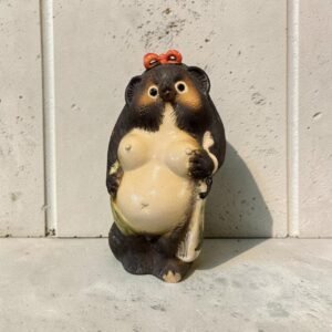 日本老件狸貓 日本狸貓擺飾 陶製狸貓 日本民藝擺件 狸貓抱酒瓶 招財狸貓擺件 招福招財擺飾 日式店面擺飾 居酒屋裝飾擺件 日本昭和老件 古董 古物 收藏 大行日本藝術倉儲