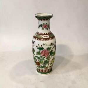 日本老件花瓶 日本粉彩花瓶 百花蝴蝶紋花瓶 描金陶瓷花器 日本古典瓷器 粉彩百花瓷器 蝴蝶花卉紋瓷器 東方古典花器 玄關花瓶擺飾 日本陶瓷收藏 古董 古物 收藏 大行日本藝術倉儲