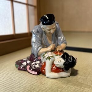日本春宮陶瓷 日本人物陶塑 刺青師美人擺件 日本人體藝術擺件 底藏春畫陶人形 日本九谷風格陶瓷 日本美人陶瓷擺件 日本春畫藝術收藏 日本老件人物擺件 日式藝術空間擺設 古董 古物 收藏 大行日本藝術倉儲