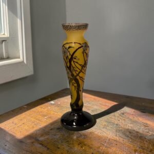 日本老件玻璃花器 霧面玻璃花瓶 金屬纏絲花器 金屬纏絲玻璃花瓶 立體花卉玻璃花器 回紋裝飾花瓶 日本藝術玻璃 日式古典花器 東方古典擺件 日本老件居家擺設 古董 古物 收藏 大行日本藝術倉儲