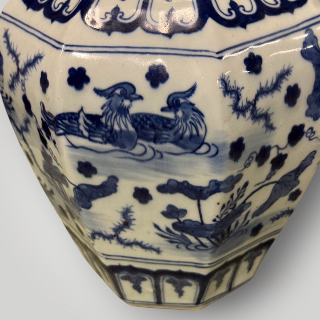 日本青花蓋罐 日本鴛鴦瓷器 鴛鴦戲水蓋罐 青花八角蓋罐 獅鈕青花瓷 荷塘青花瓷器 日本古陶瓷 日本老件擺件 日式古董花器 東方藝術擺件 古董 古物 收藏 大行日本藝術倉儲